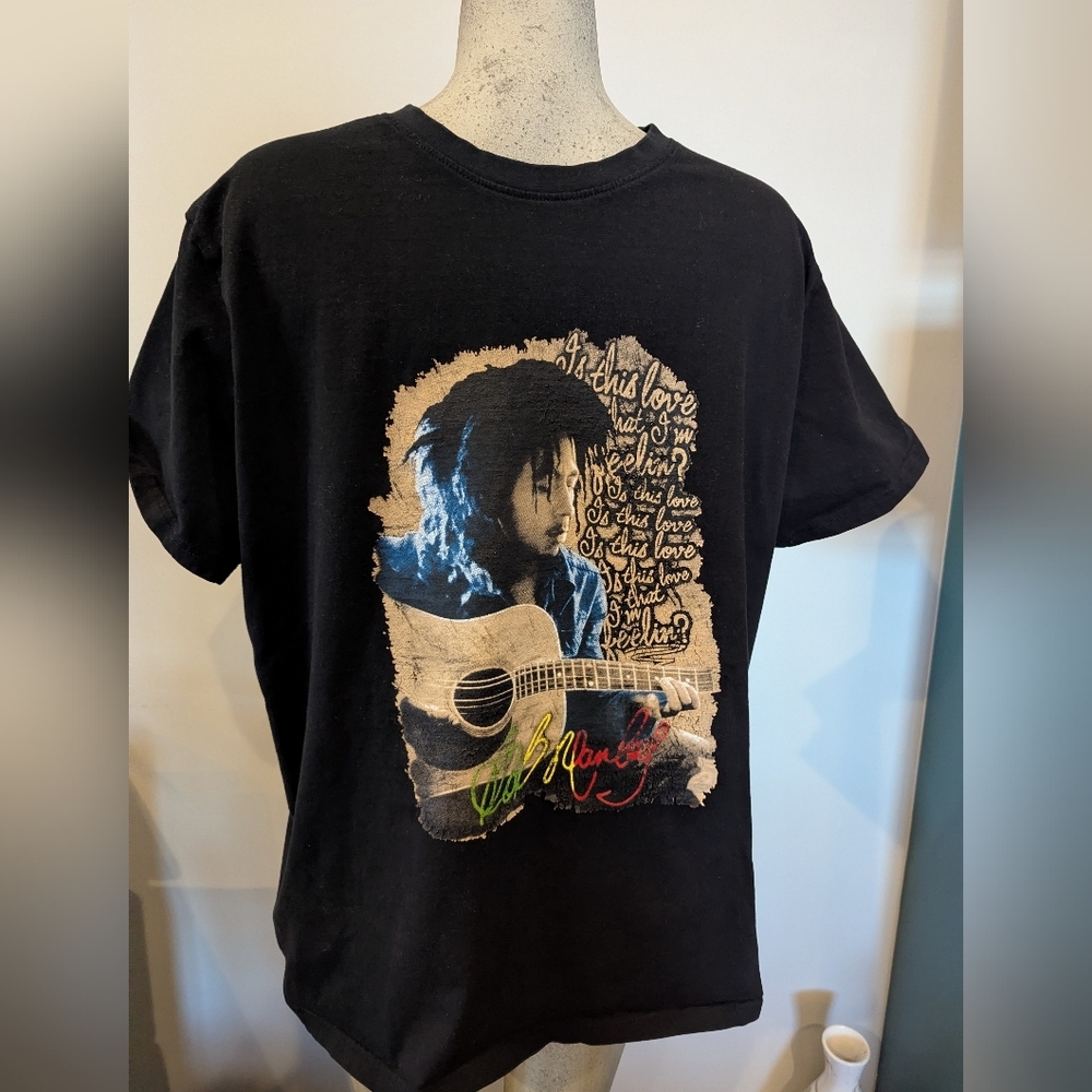 Zion Rootswear Bob Marley T-Shirt Adult Large Short Sleeve Is this love Lyrics
